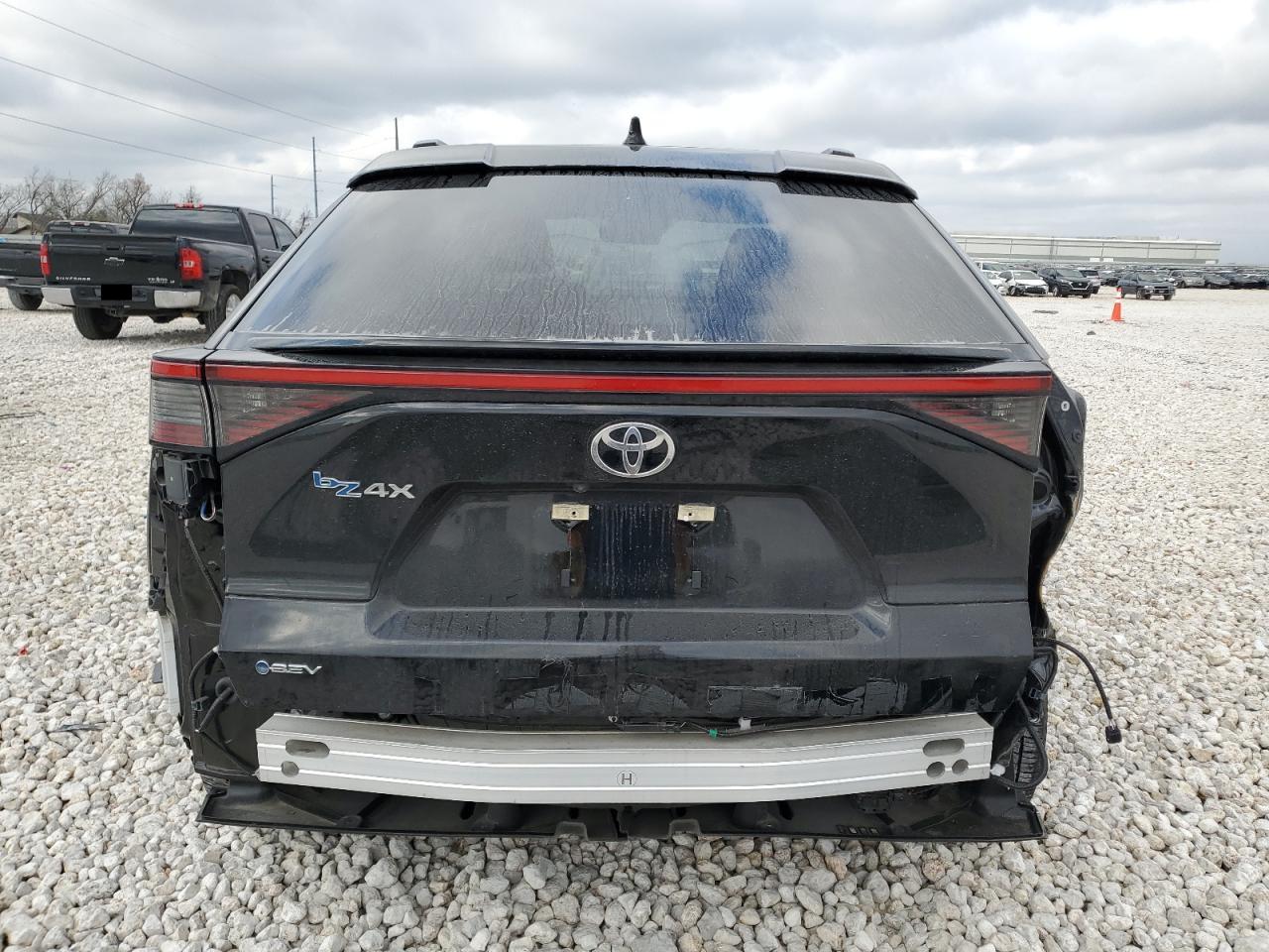 2024 TOYOTA BZ4X XLE VIN:JTMAAAAA9RA031740