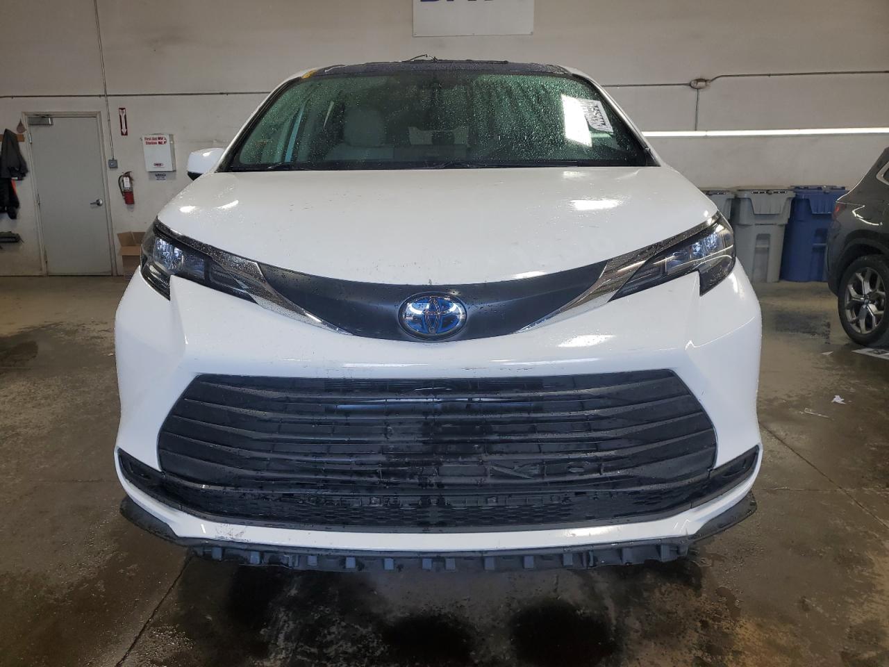 2022 TOYOTA SIENNA LE VIN:5TDKRKEC8NS096302