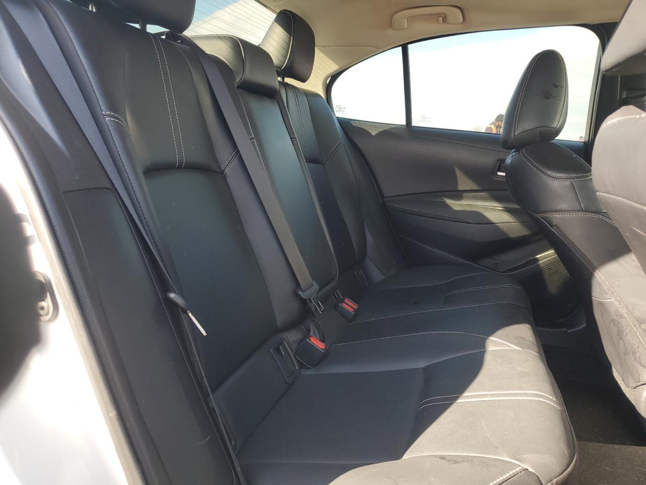 2022 TOYOTA COROLLA XLE VIN:5YFFPMAE9NP305579