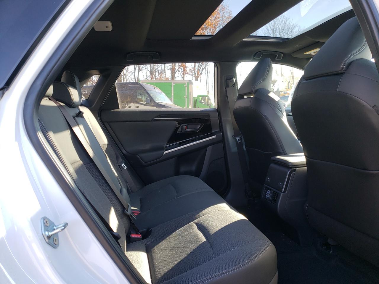 2024 TOYOTA BZ4X XLE VIN:JTMABACA7RA078839