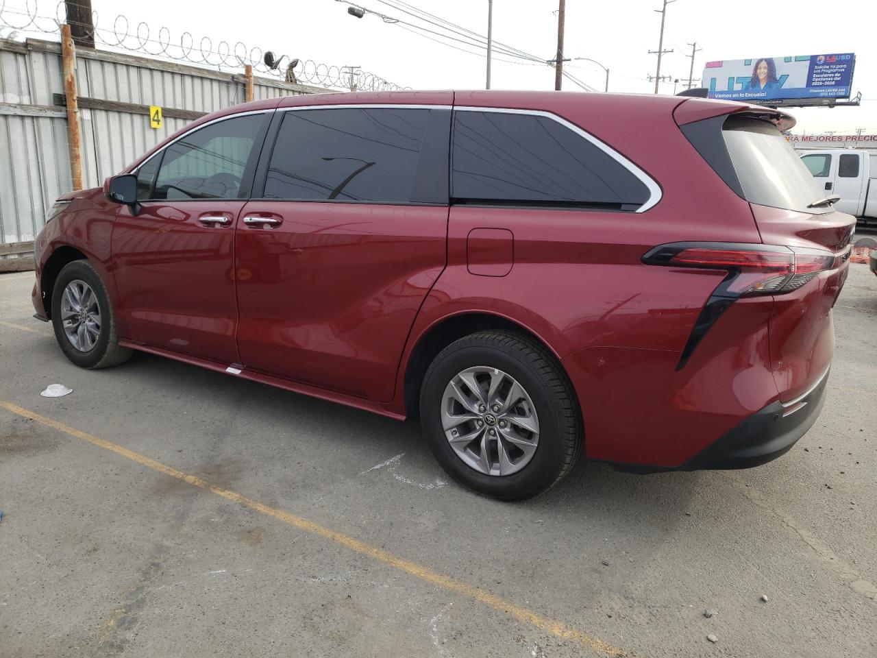 2022 TOYOTA SIENNA XLE VIN:5TDYRKEC6NS085325
