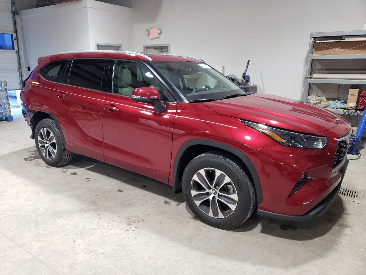 2022 TOYOTA HIGHLANDER XLE VIN:5TDGZRBHXNS195959