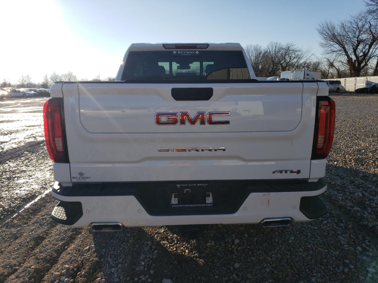 2022 GMC SIERRA K1500 AT4 VIN:1GTUUEET9NZ601688