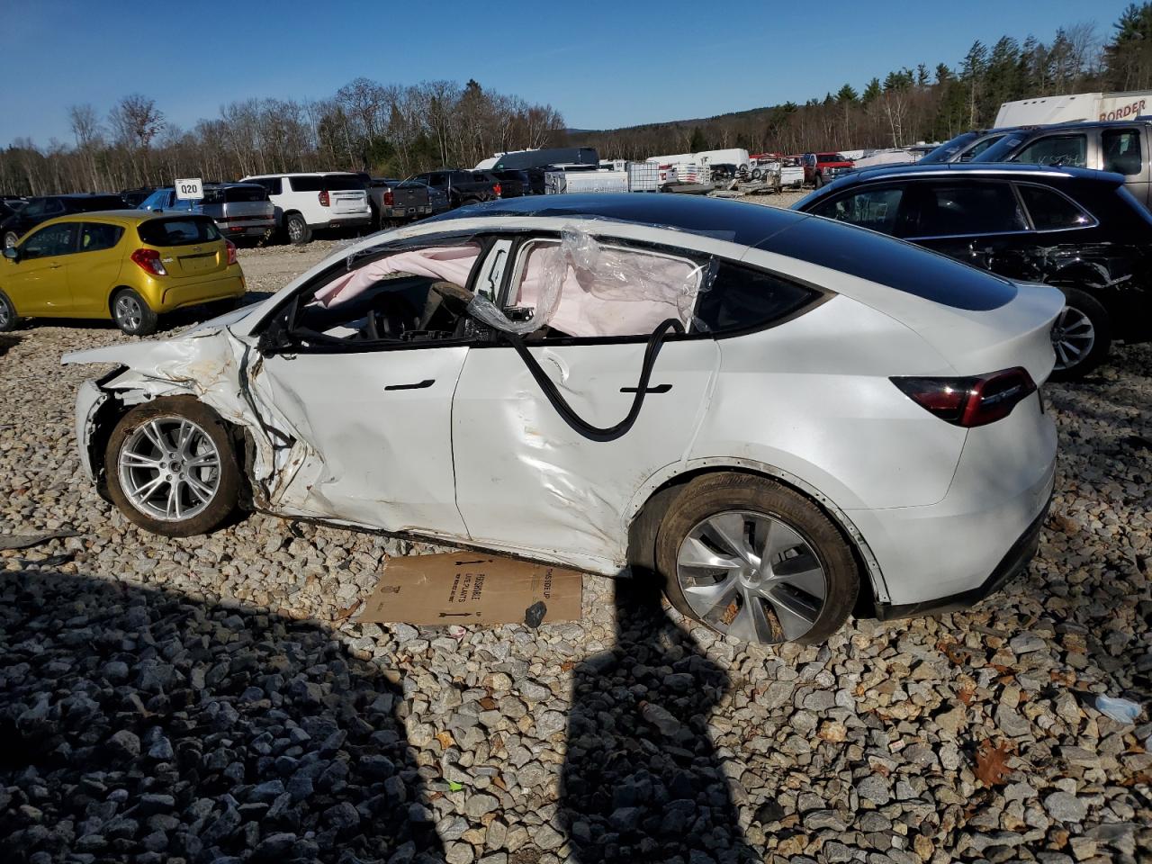 2024 TESLA MODEL Y  VIN:7SAYGAEE9RF077458