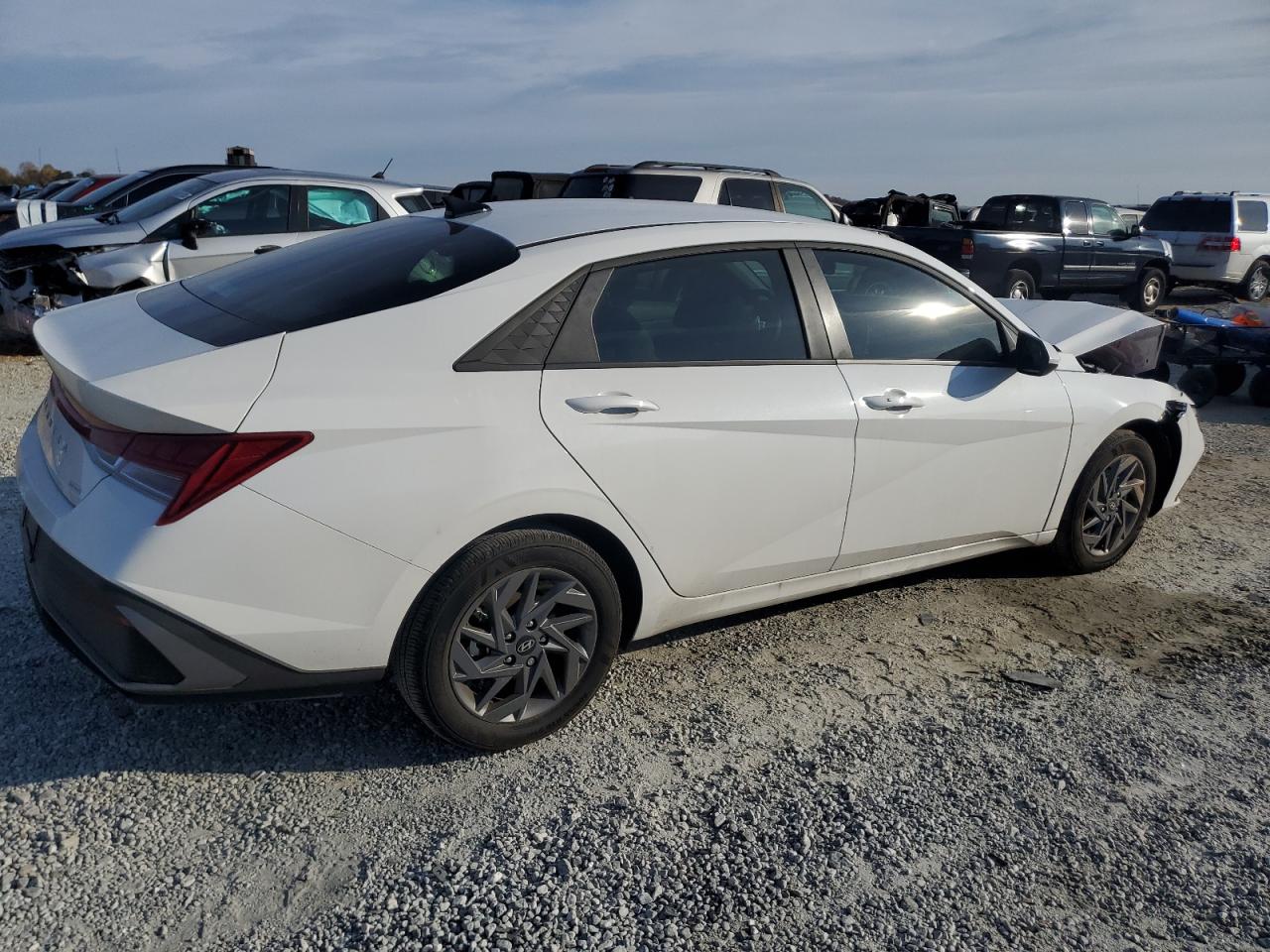 2024 HYUNDAI ELANTRA BLUE VIN:KMHLM4DJ8RU104409