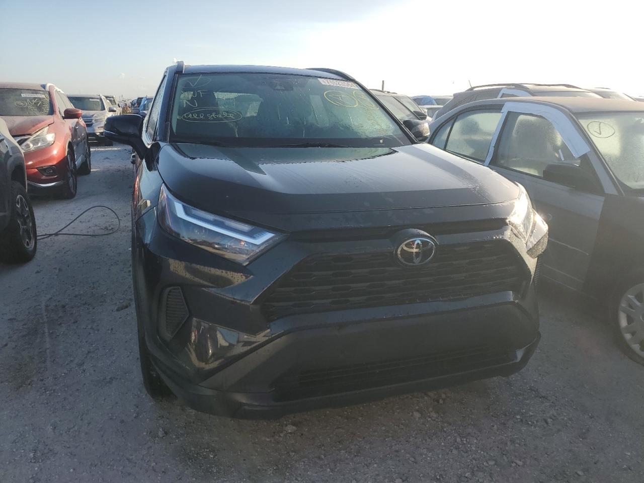 2022 TOYOTA RAV4 XLE VIN:2T3W1RFV1NW194569