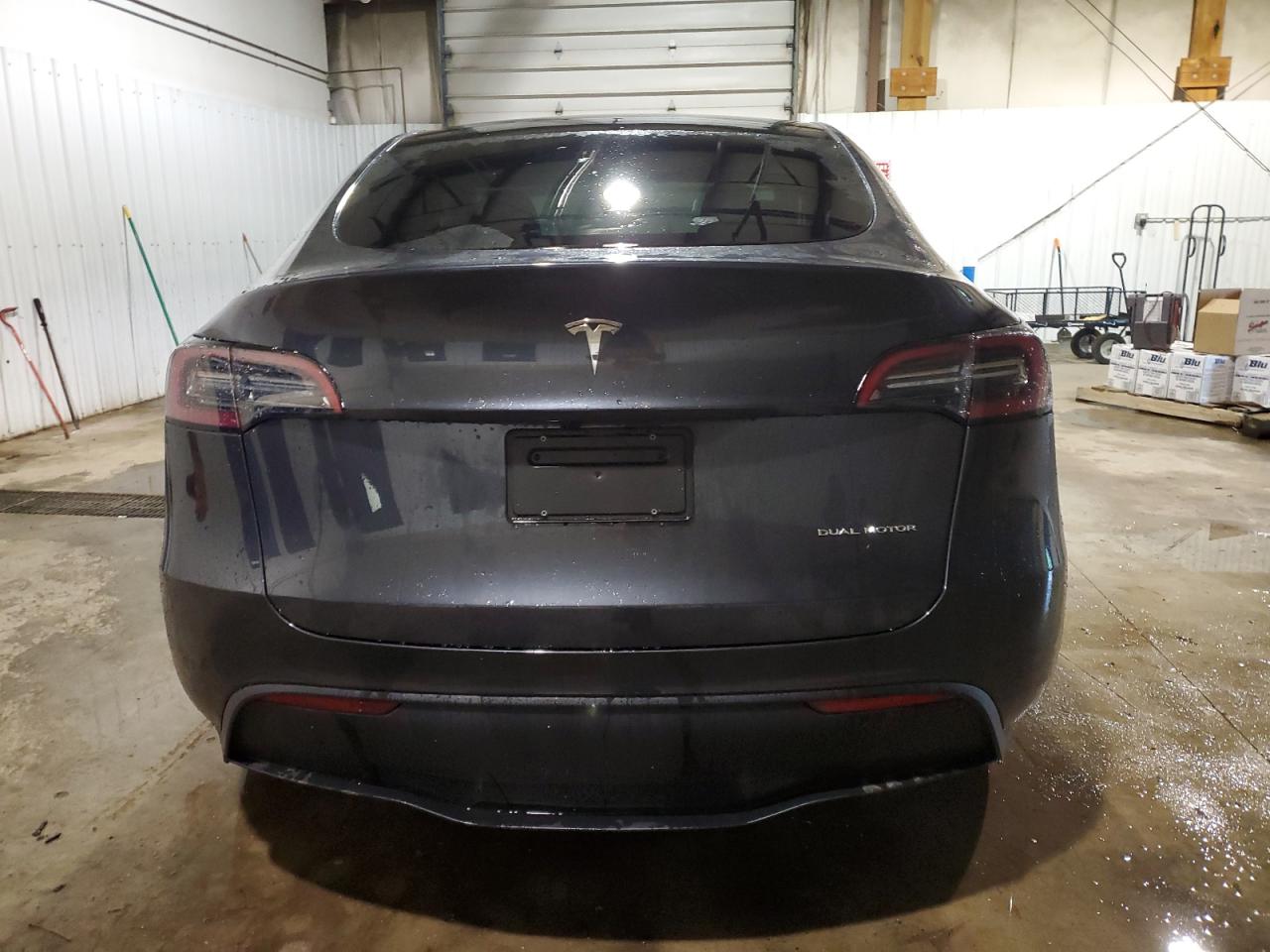 2024 TESLA MODEL Y  VIN:7SAYGDEE0RA261301