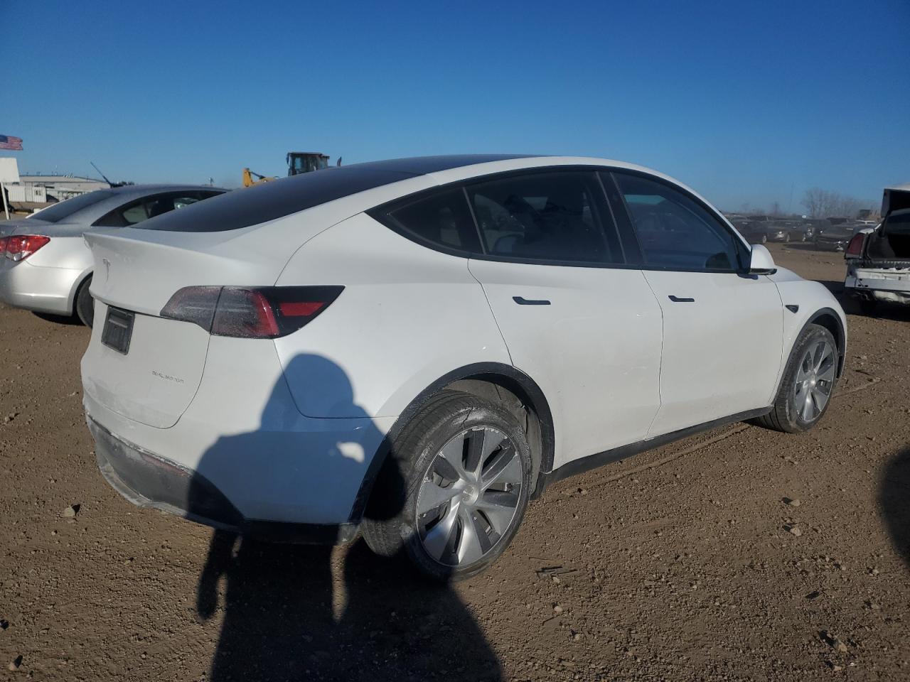 2024 TESLA MODEL Y  VIN:7SAYGDEE1RA260769