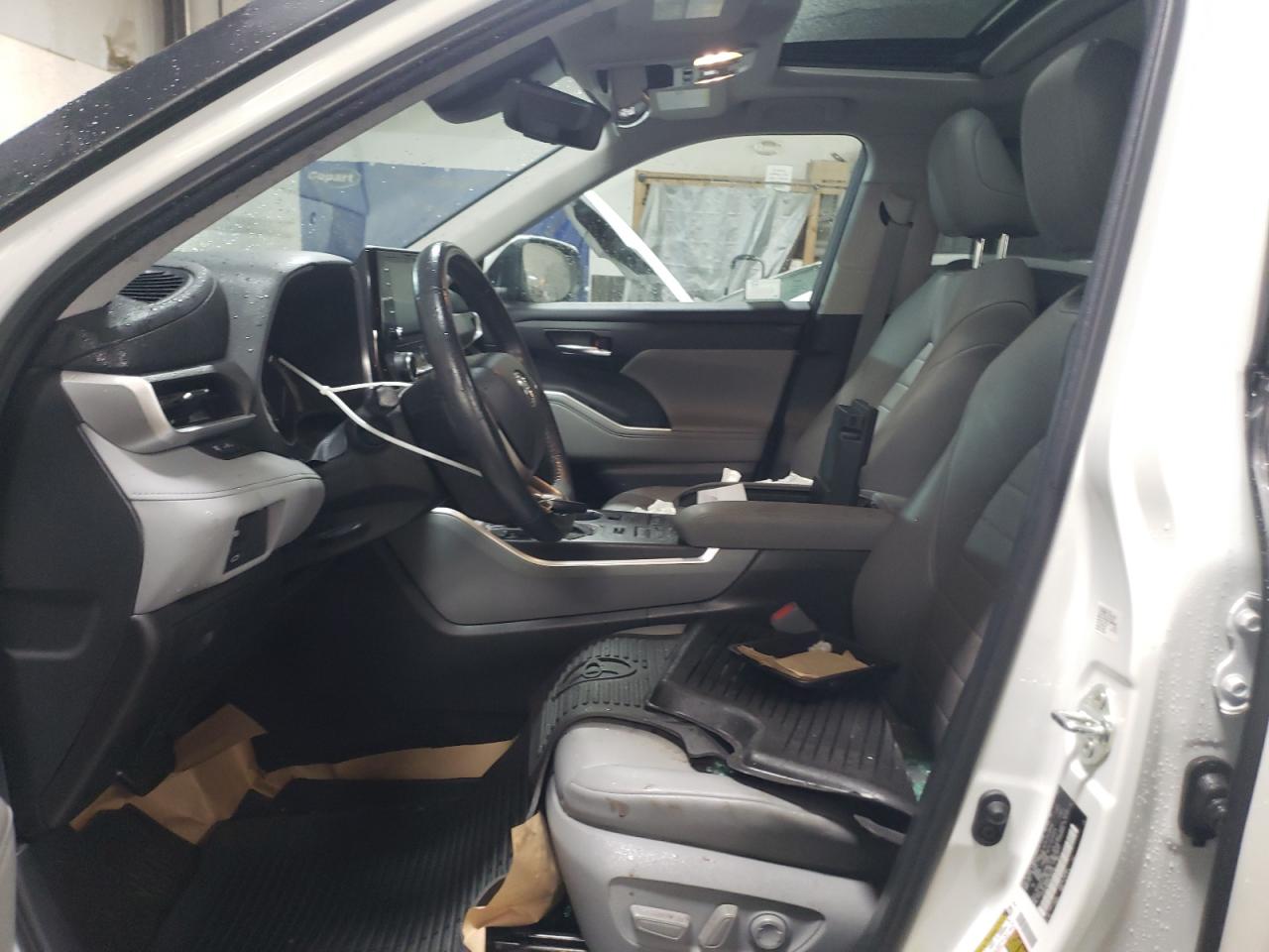 2022 TOYOTA HIGHLANDER XLE VIN:5TDHZRBH6NS165765