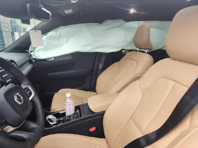2022 Volvo XC40 VIN:
