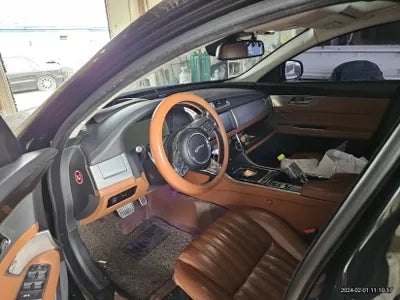 2016 Jaguar XF VIN: