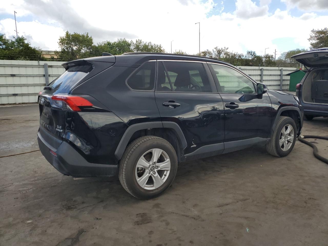 2022 TOYOTA RAV4 XLE VIN:JTMRWRFV2NJ055144