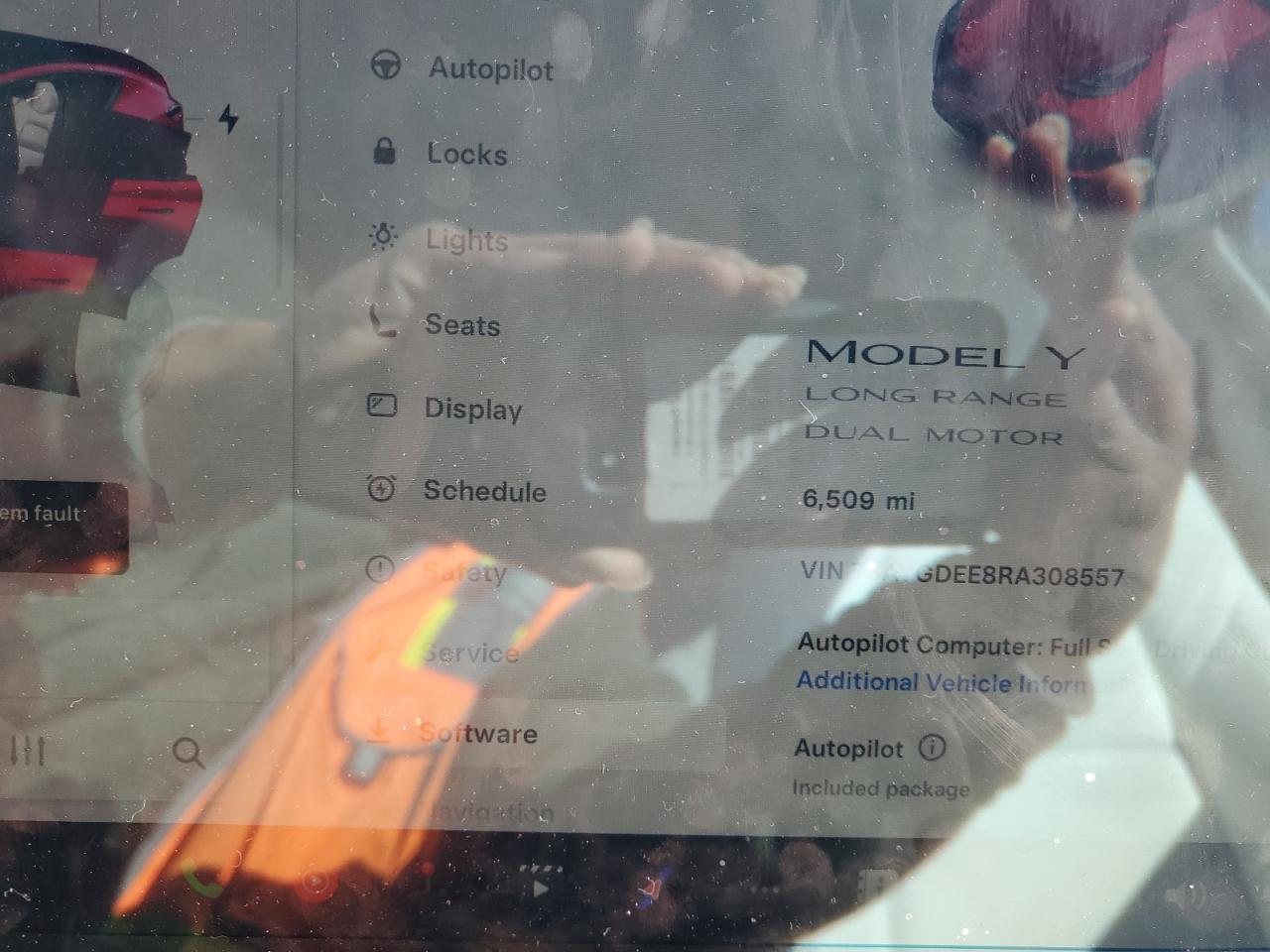 2024 TESLA MODEL Y  VIN:7SAYGDEE8RA308557