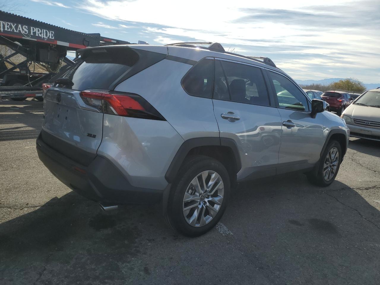2024 TOYOTA RAV4 XLE PREMIUM VIN:1GC0KVCG4BF195844