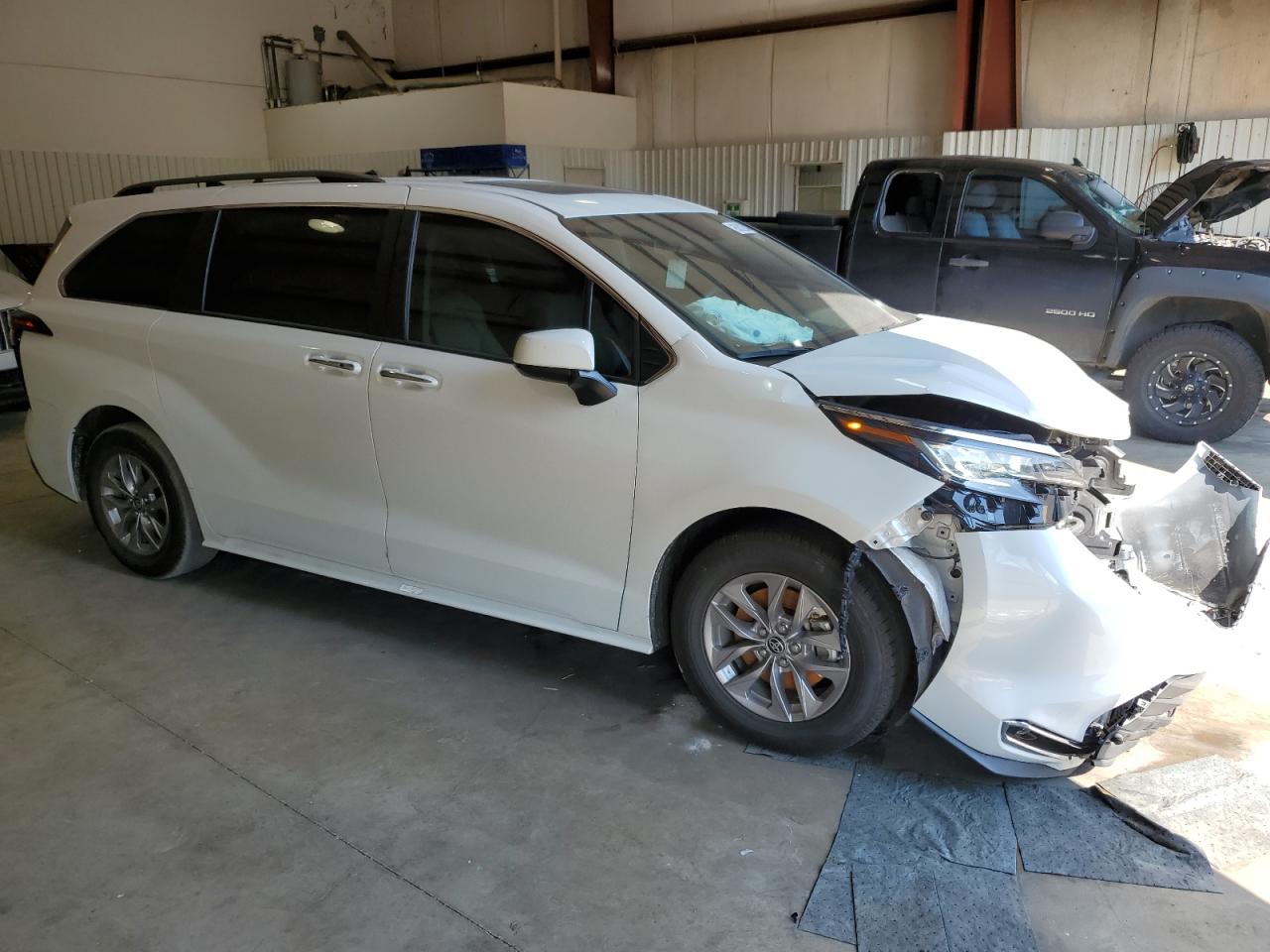 2022 TOYOTA SIENNA XLE VIN:5TDYRKEC3NS110049