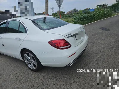 2017 Mercedes-Benz E 220 VIN: