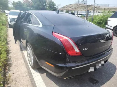 2015 Jaguar XJ VIN: