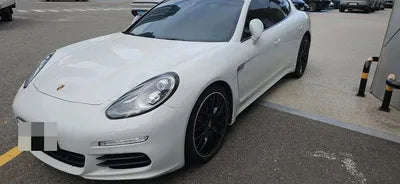 2014 Porsche Panamera VIN: