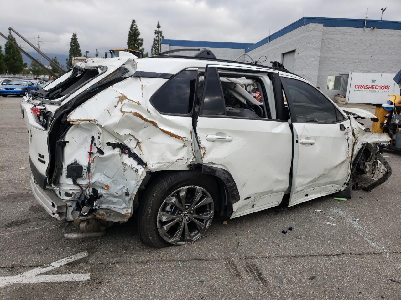 2022 TOYOTA RAV4 XLE PREMIUM VIN:JTMB6RFV1ND527611