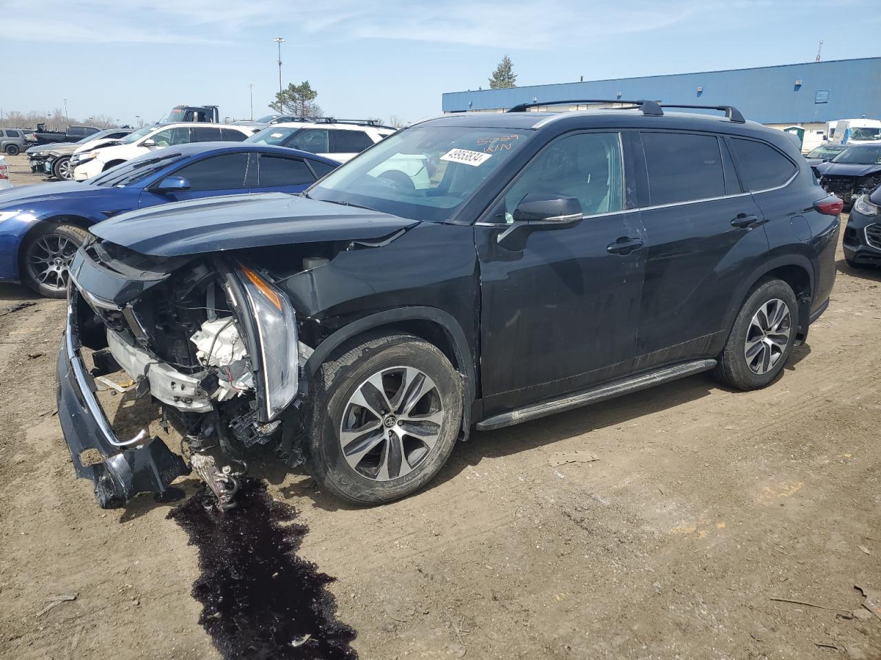 2022 TOYOTA HIGHLANDER XLE VIN:5TDGZRBH3NS575029