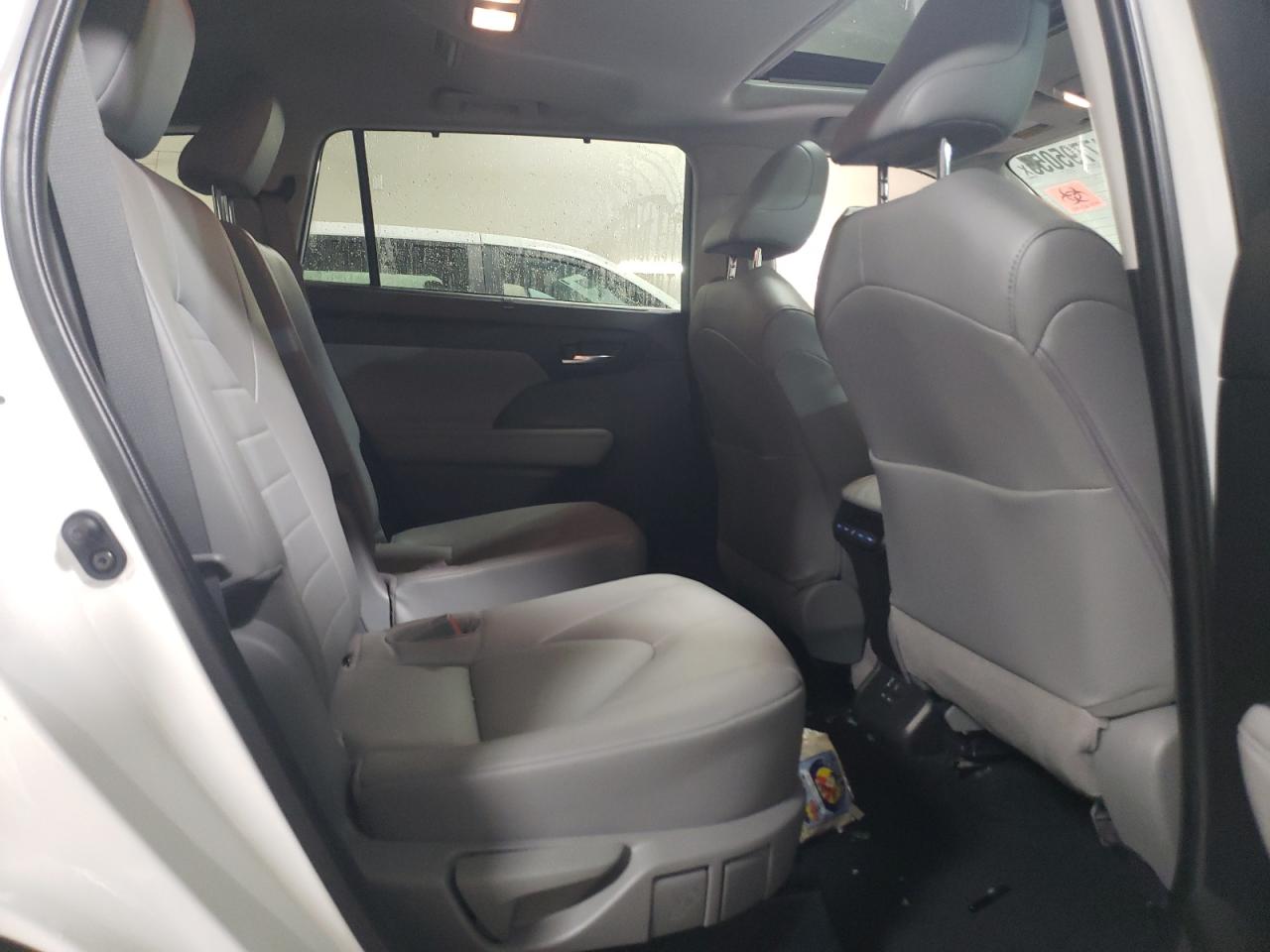 2022 TOYOTA HIGHLANDER XLE VIN:5TDHZRBH6NS165765