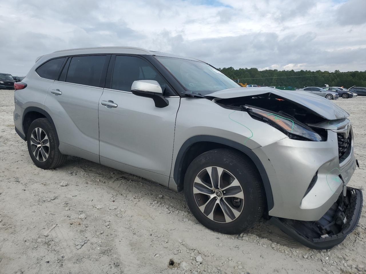 2022 TOYOTA HIGHLANDER XLE VIN:5TDGZRAH0NS541762
