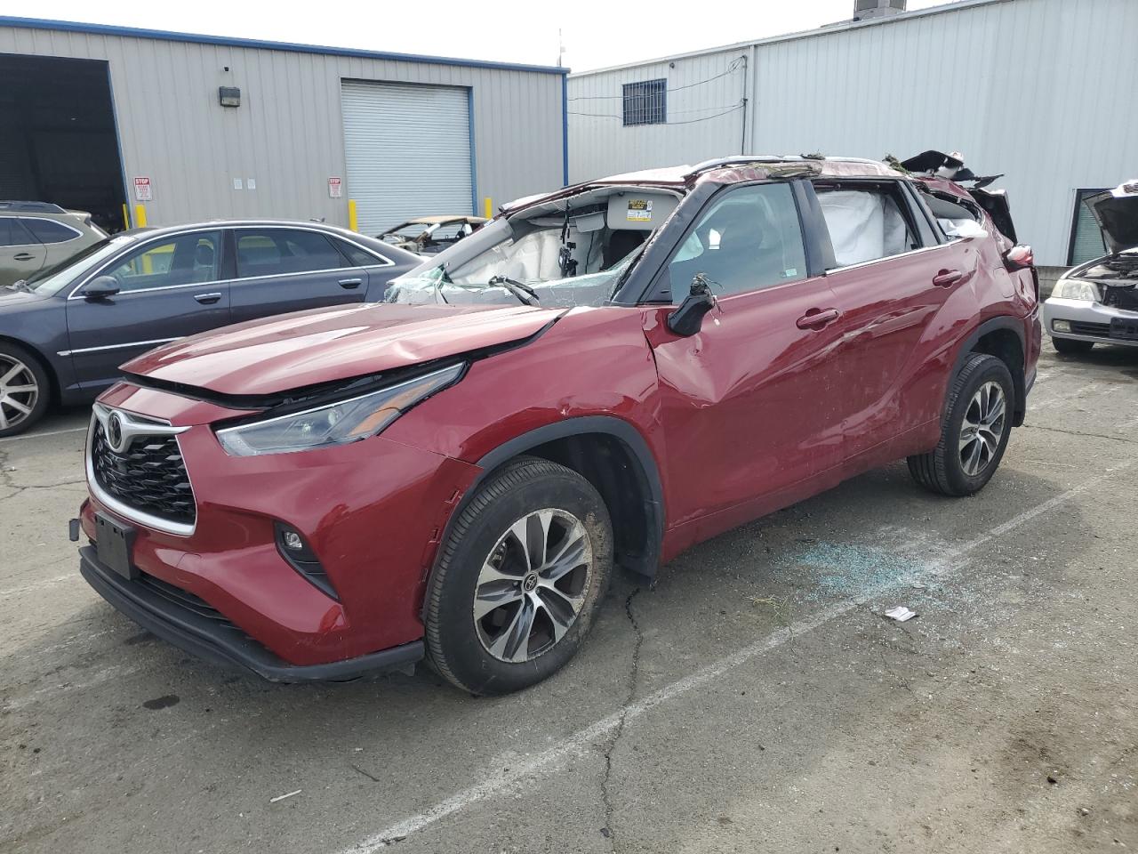 2022 TOYOTA HIGHLANDER XLE VIN:5TDHZRBH5NS592001