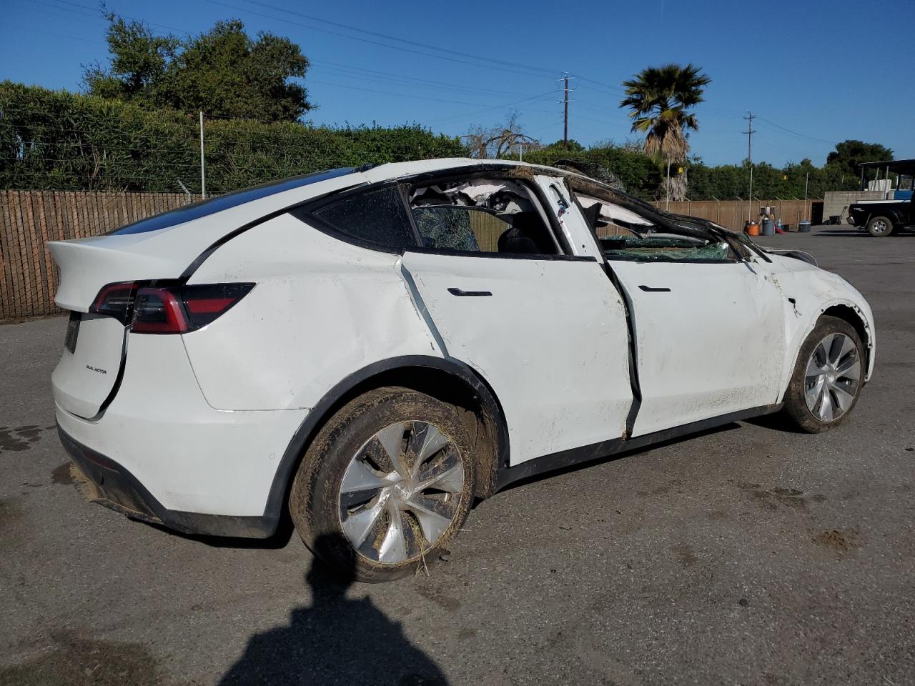 2022 TESLA MODEL Y  VIN:7SAYGDEE5NF437045