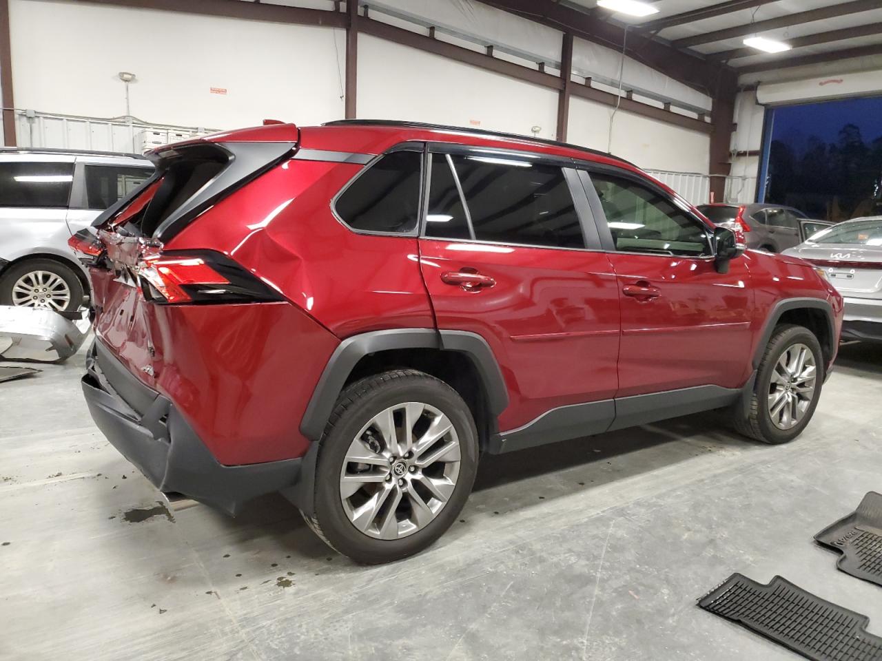 2022 TOYOTA RAV4 XLE PREMIUM VIN:JTMA1RFV3ND088843