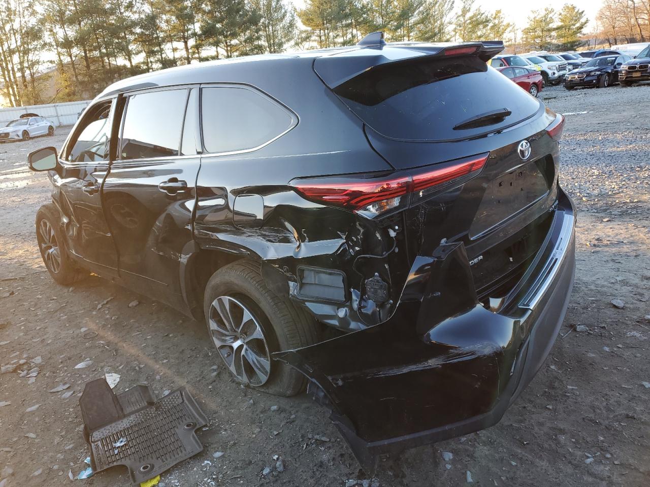 2022 TOYOTA HIGHLANDER XLE VIN:5TDGZRBH5NS176851