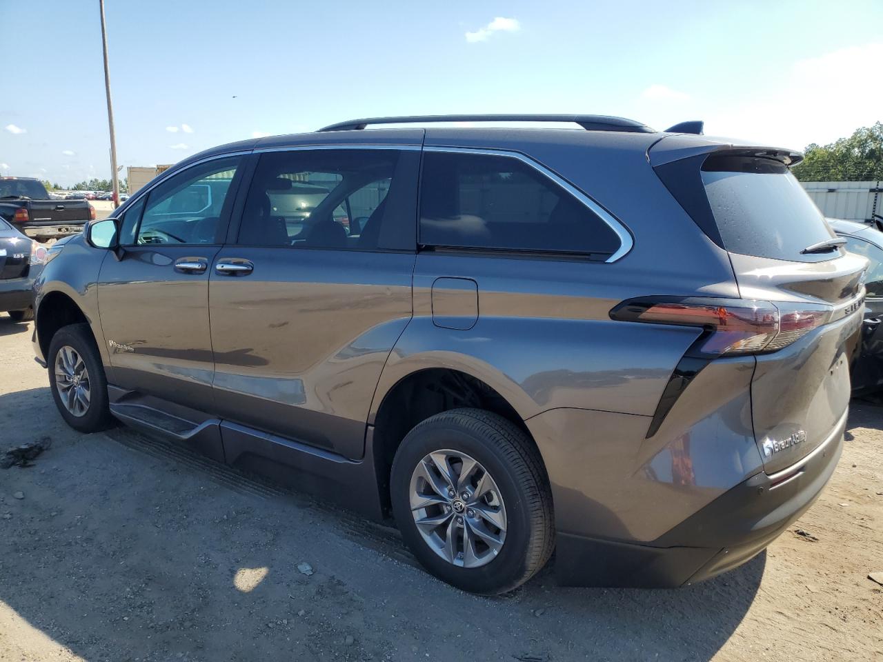 2024 TOYOTA SIENNA XLE VIN:5TDJRKEC0RS180714