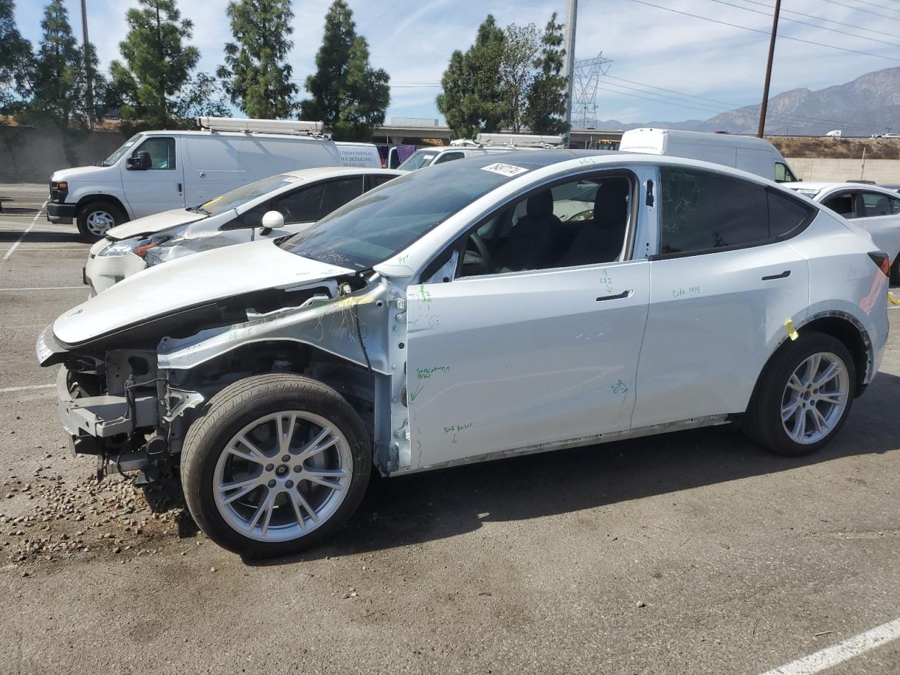 2022 TESLA MODEL Y  VIN:7SAYGDEE2NF515569