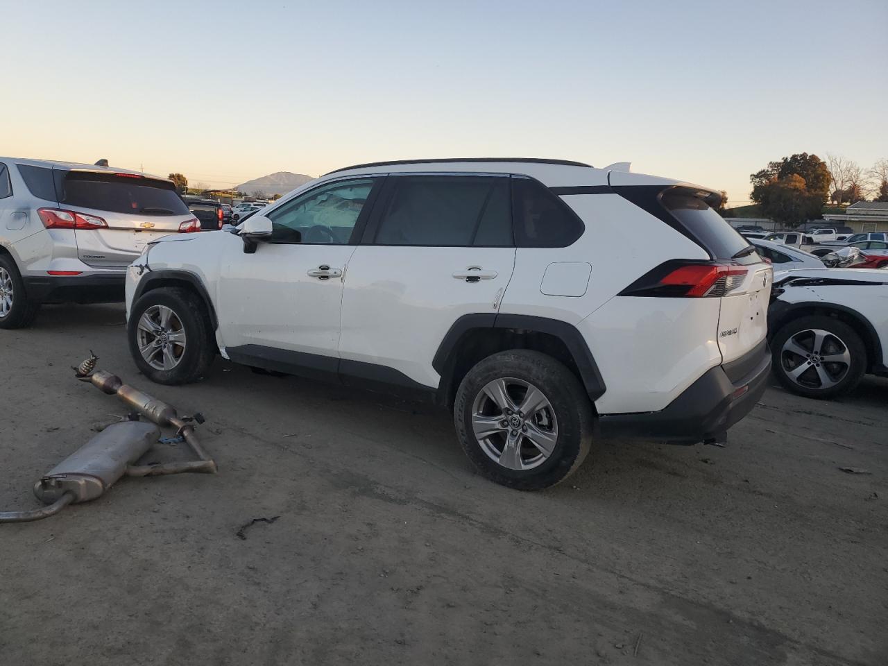 2023 TOYOTA RAV4 XLE VIN:2T3W1RFV8PC238118