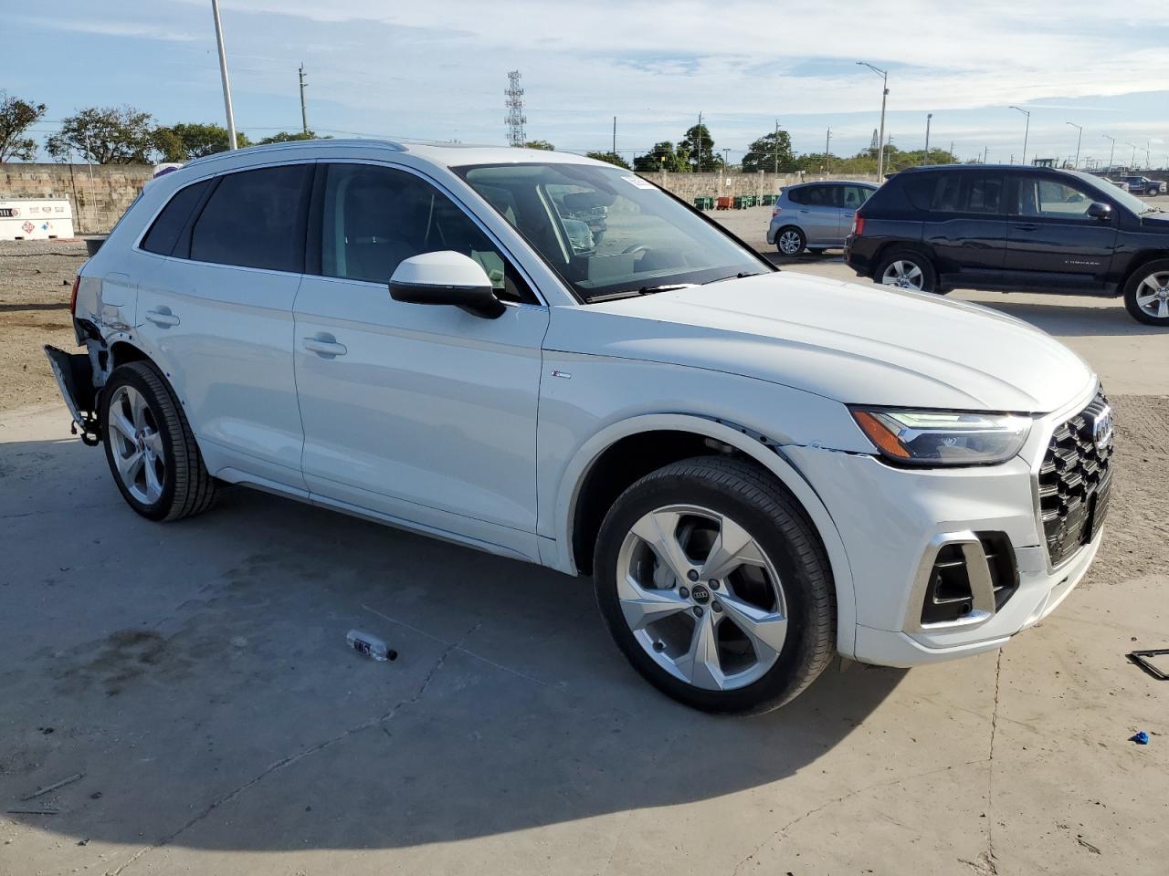 2024 AUDI Q5 PREMIUM PLUS 45 VIN:WA1EAAFY5R2093700