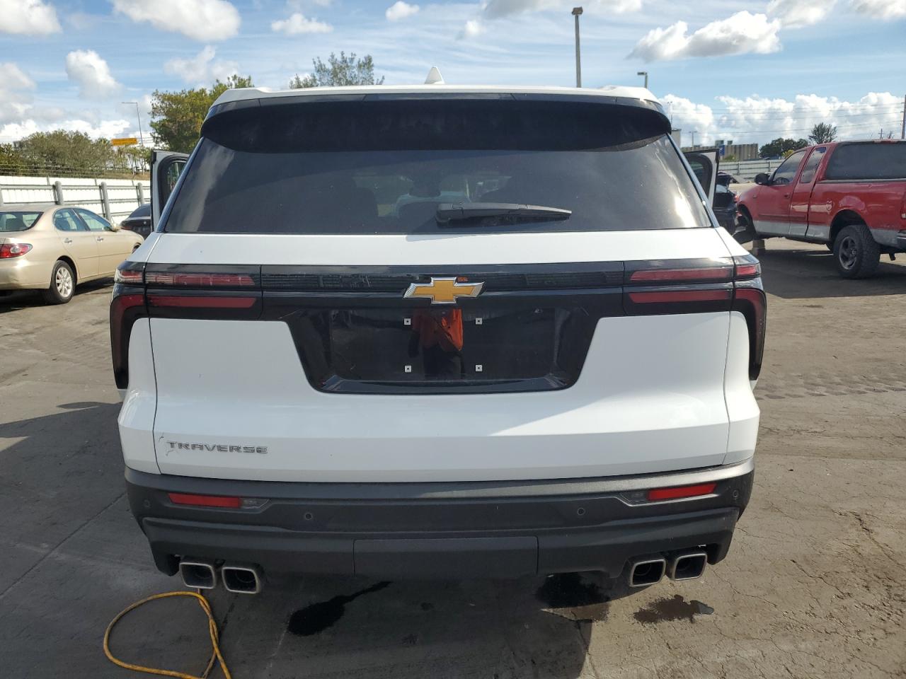 2024 CHEVROLET TRAVERSE LS VIN:1GNEREKS1RJ184452