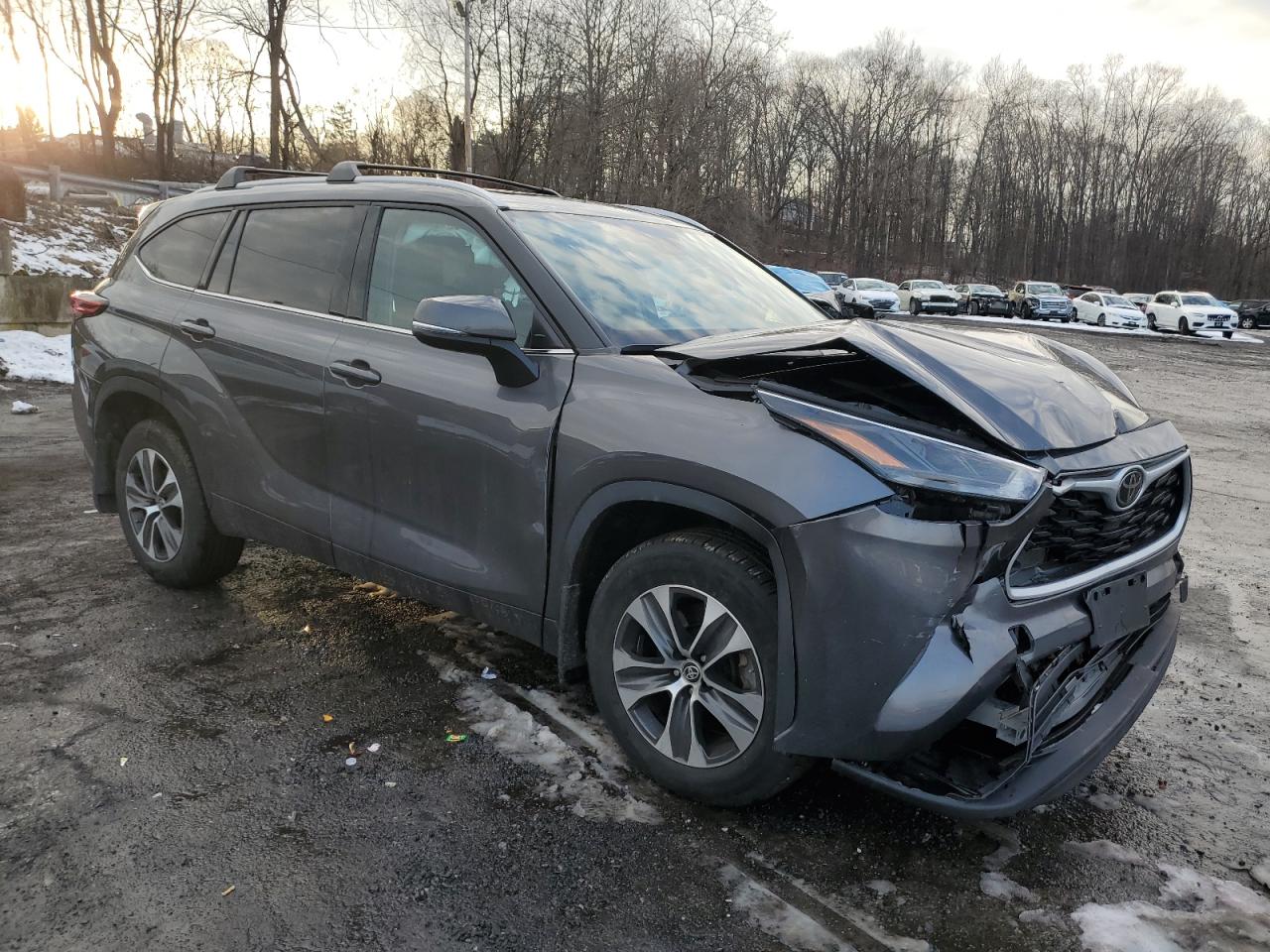 2022 TOYOTA HIGHLANDER XLE VIN:5TDHZRBH9NS597430