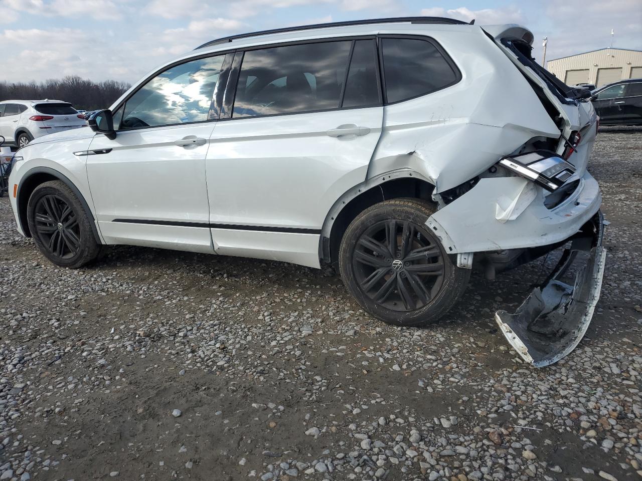 2022 VOLKSWAGEN TIGUAN SE R-LINE BLACK VIN:3VVCB7AX8NM132084