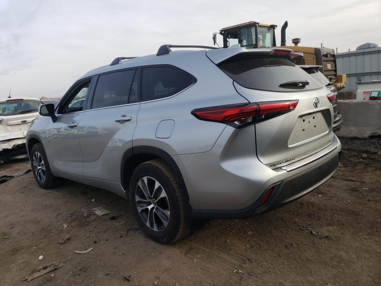 2022 TOYOTA HIGHLANDER XLE VIN:5TDHZRBH5NS581533