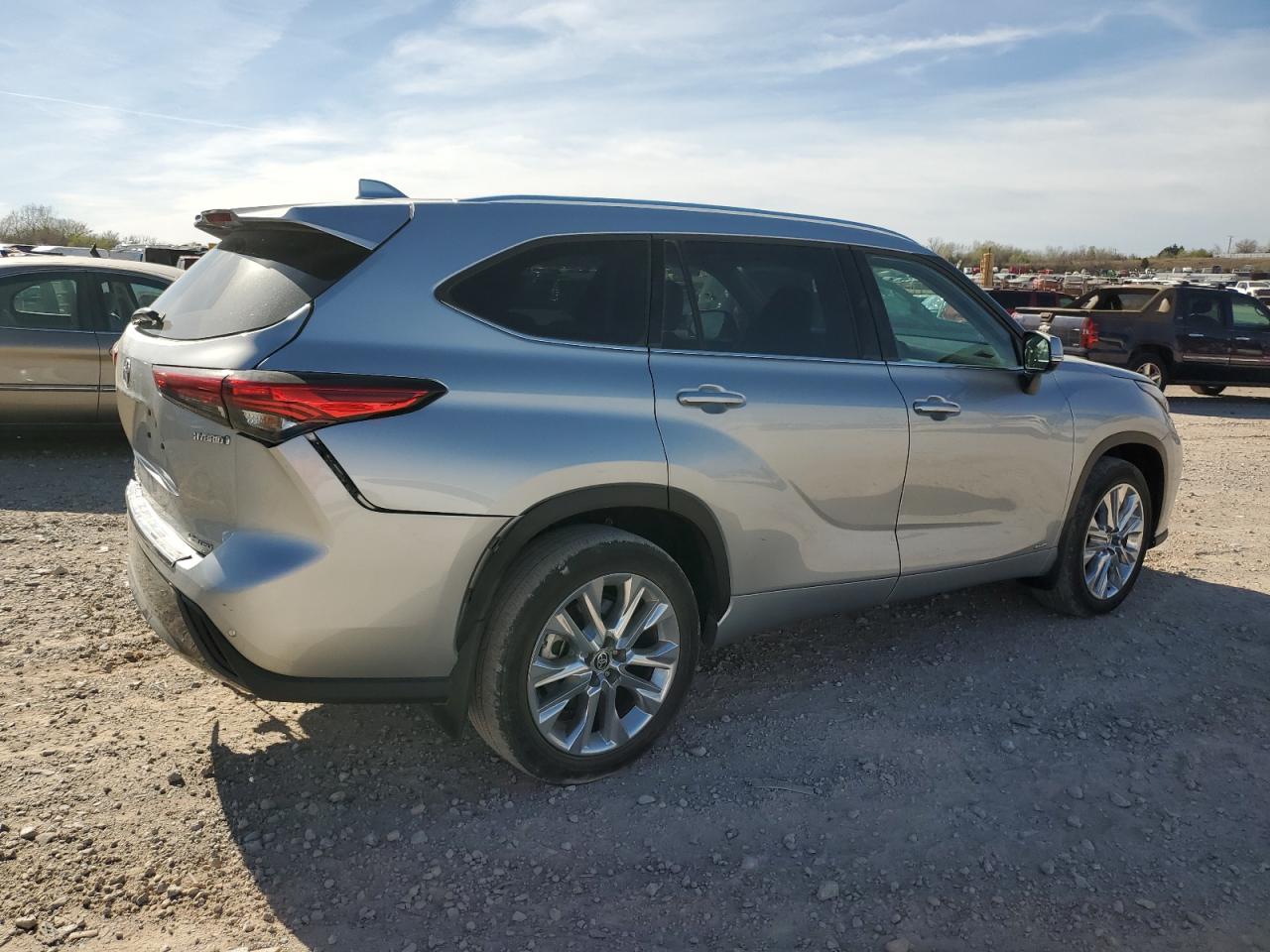 2022 TOYOTA HIGHLANDER HYBRID LIMITED VIN:5TDXBRCHXNS558781