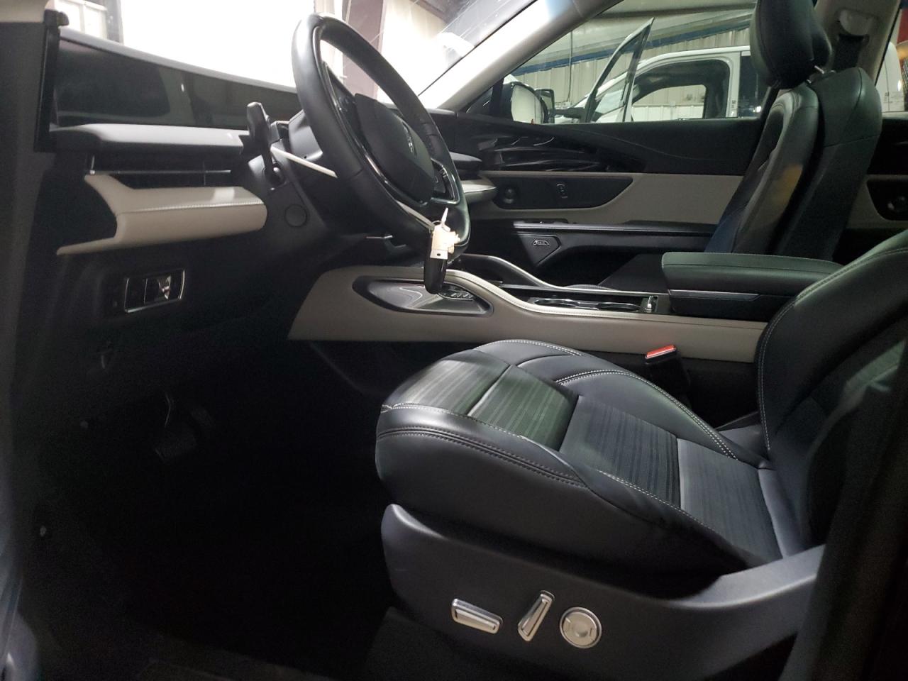 2024 LINCOLN NAUTILUS RESERVE VIN:5LMPJ8K43RJ804982