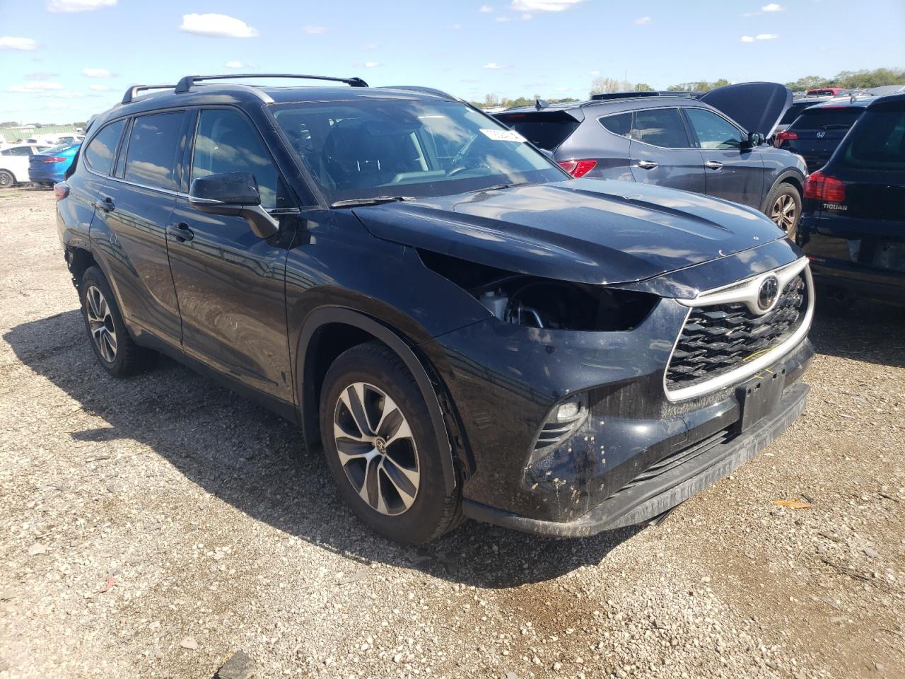 2022 TOYOTA HIGHLANDER XLE VIN:5TDGZRBH9NS586438