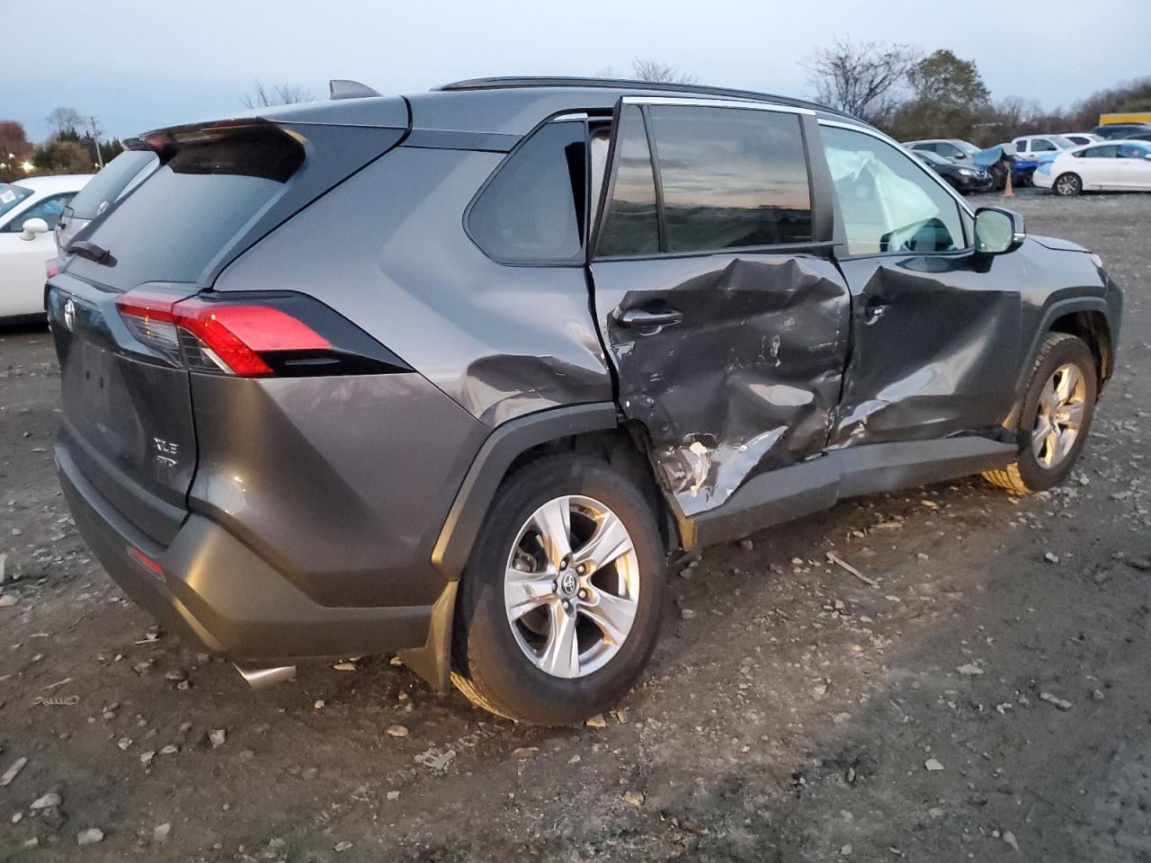 2022 TOYOTA RAV4 XLE VIN:2T3P1RFVXNC285622