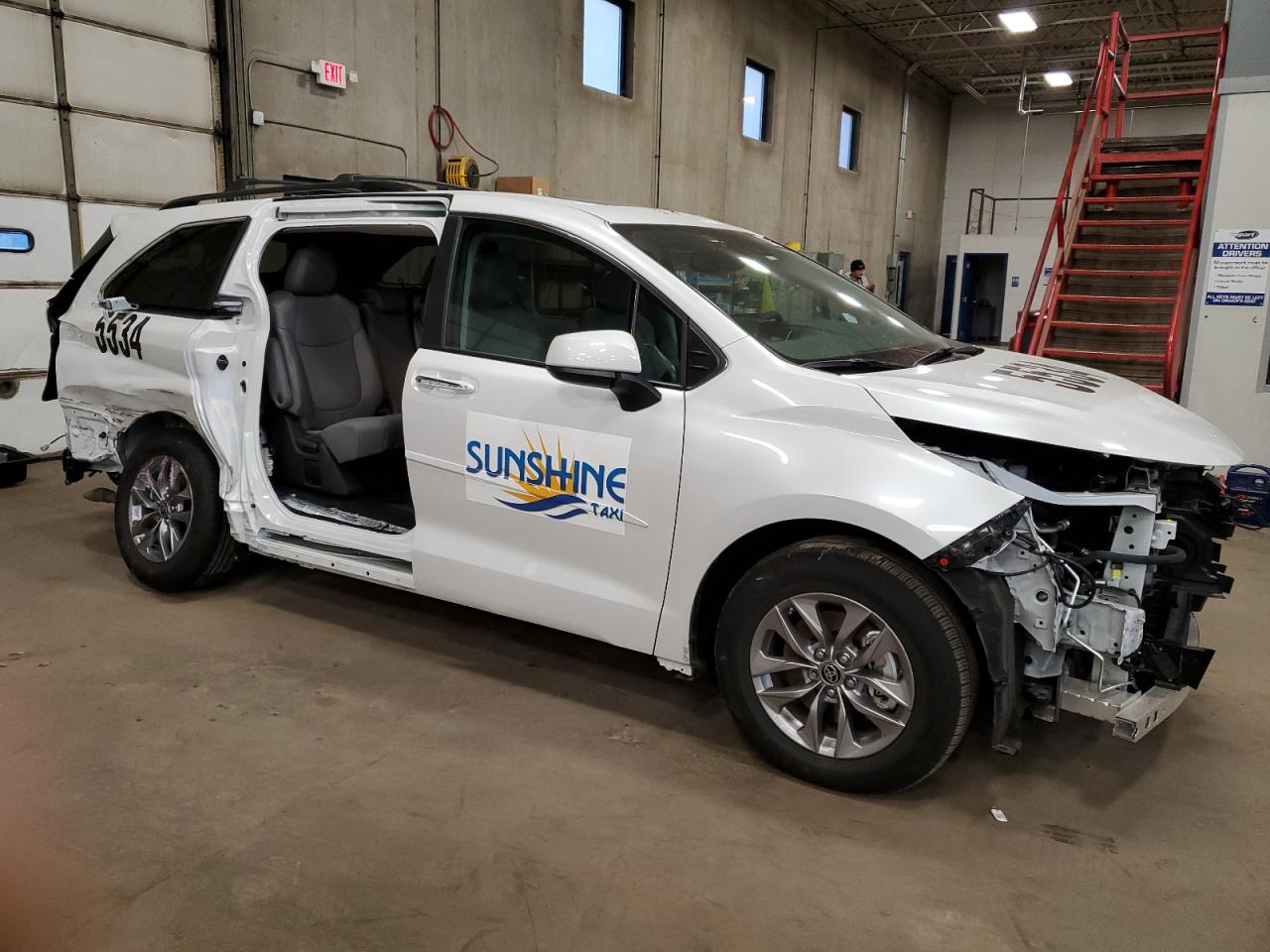 2024 TOYOTA SIENNA XLE VIN:5TDJRKEC1RS209234