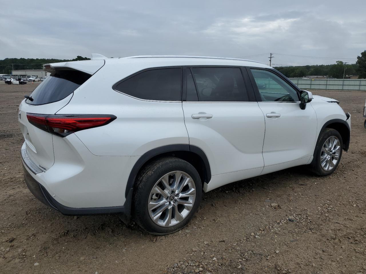 2022 TOYOTA HIGHLANDER LIMITED VIN:5TDYZRAH4NS125024