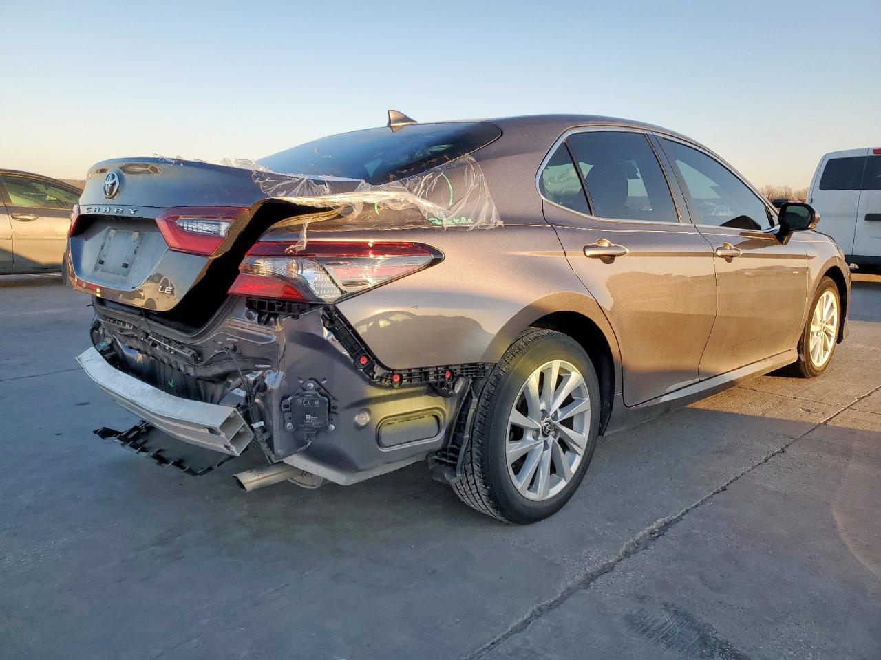 2022 TOYOTA CAMRY LE VIN:4T1R11AK7NU706386