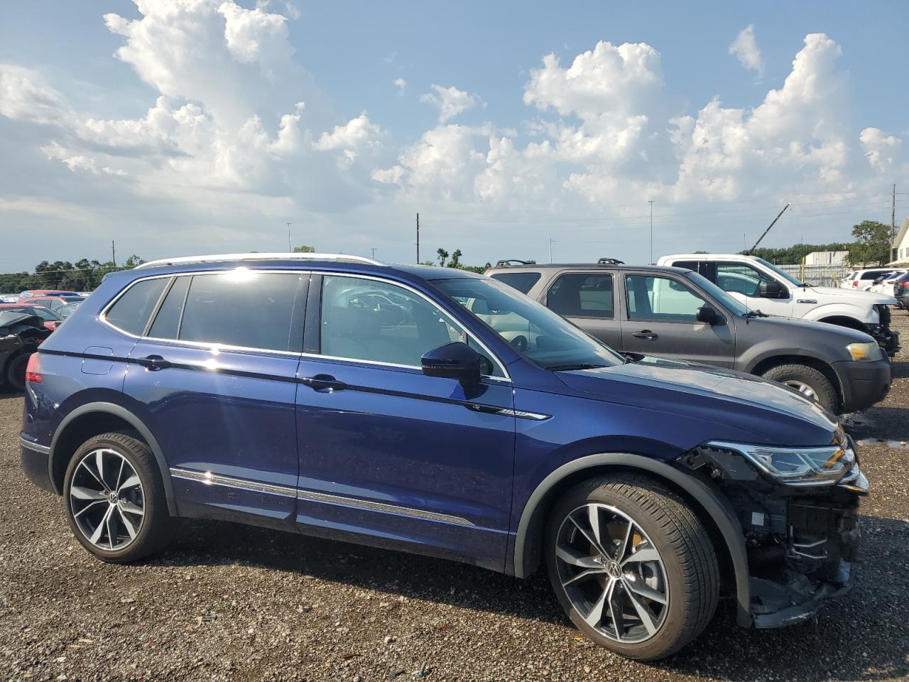 2022 VOLKSWAGEN TIGUAN SEL R-LINE VIN:3VV4B7AX3NM085034