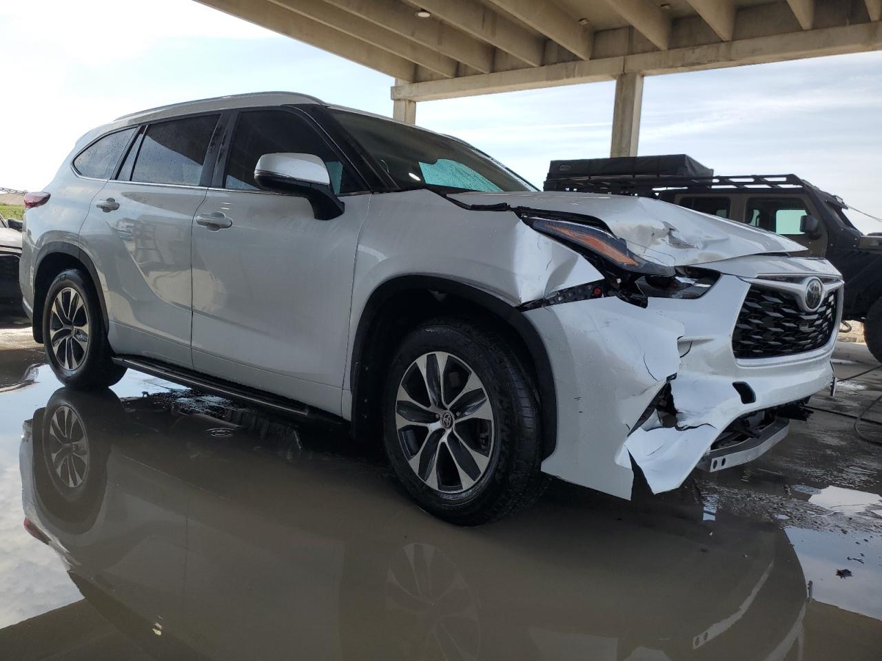 2024 TOYOTA HIGHLANDER LE VIN:5TDKDRAH9RS053120