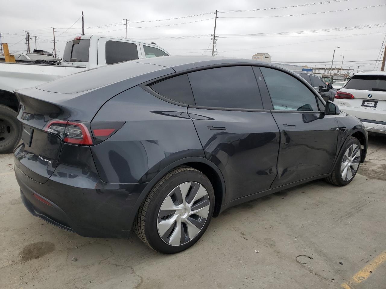 2024 TESLA MODEL Y  VIN:7SAYGAEE9RF044508