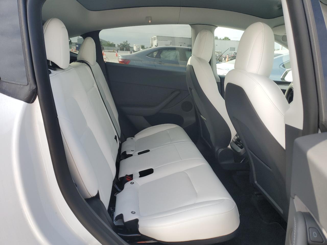 2022 TESLA MODEL Y  VIN:7SAYGDEF5NF543777