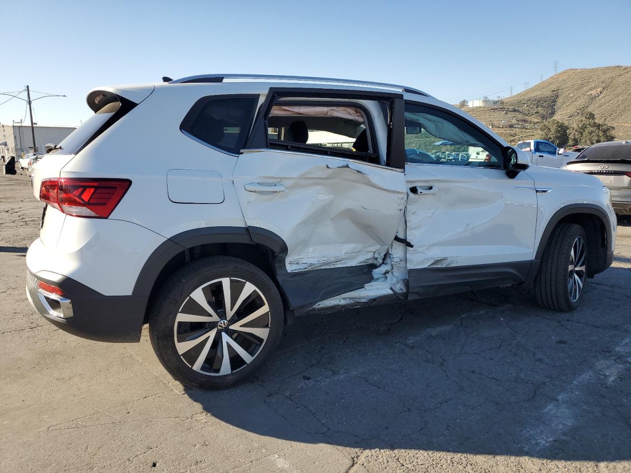 2022 VOLKSWAGEN TAOS SE VIN:3VVRX7B23NM036930